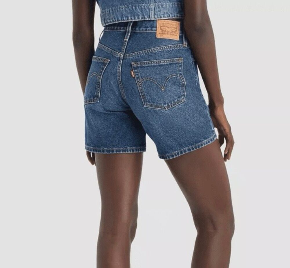 Levi’s 501 6” inseam dark wash high rise Jean shorts size 27
